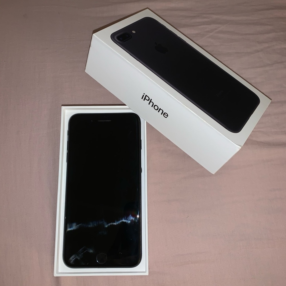 IPHONE 7 PLUS (UNLOCKED) 32GB